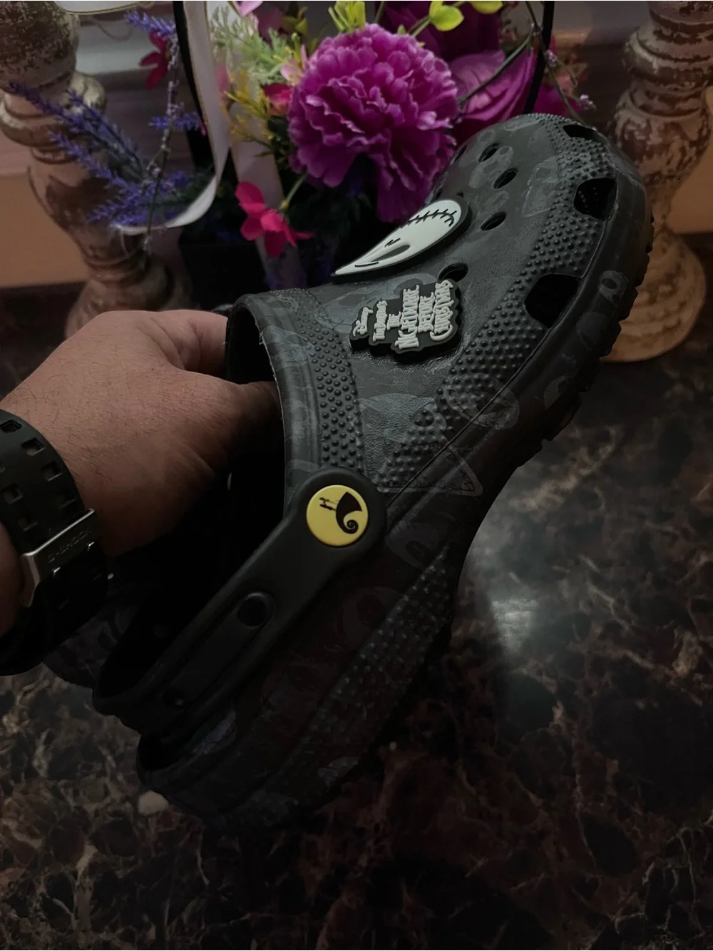 CROCS skellington dark flaws
